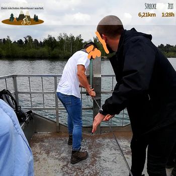 Übersetzen mit Handzugfähre um ans andere Ufer zu kommen