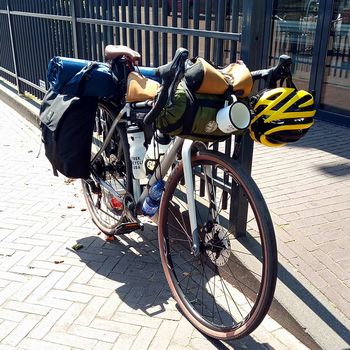 Gravelbike Tour mit Pause bei der besten Frittenbude in den Niederlanden