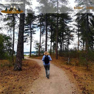 Die Wanderwege führen durch Waldgebiete und Heidelandschaften